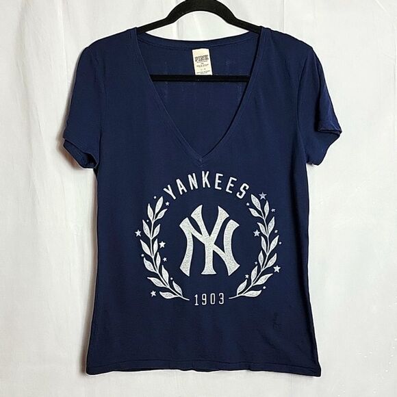 🖤5/$20🖤 PINK.. navy blue Yankees top. - Picture 1 of 8